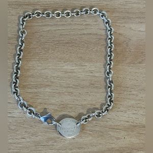 Return to Tiffany & Co. 925 Collection necklace (oval tag). Sterling silver.